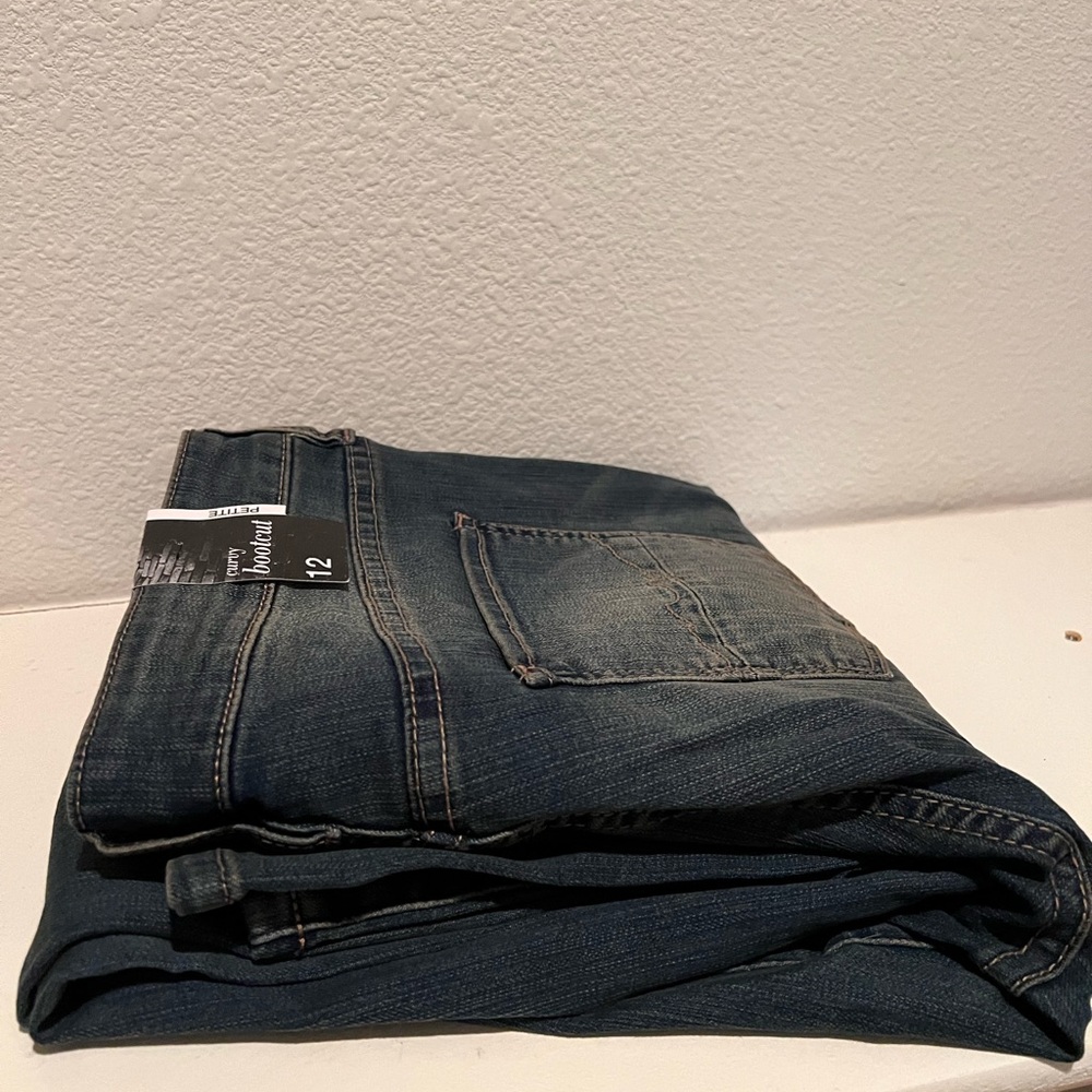 Curvy Bootcut Jeans
